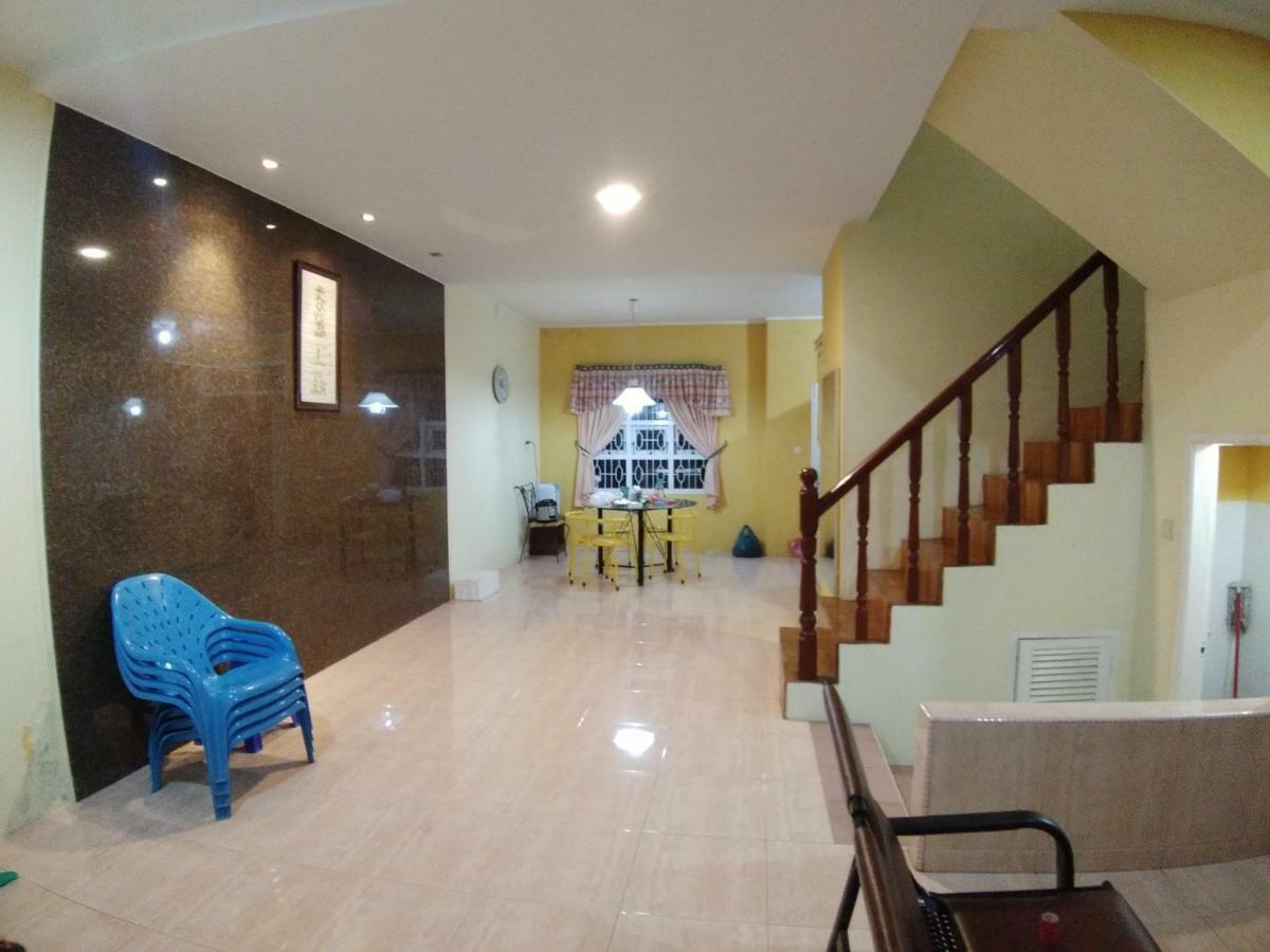 Villa Bukit Indah Brastagi / Berastagi Exterior photo